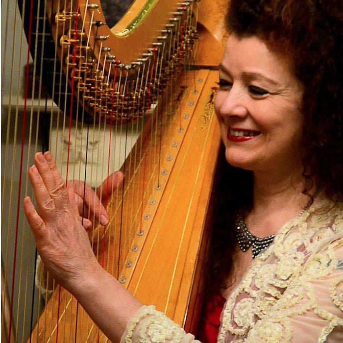 Elizabeth-Jane Baldry (harp)